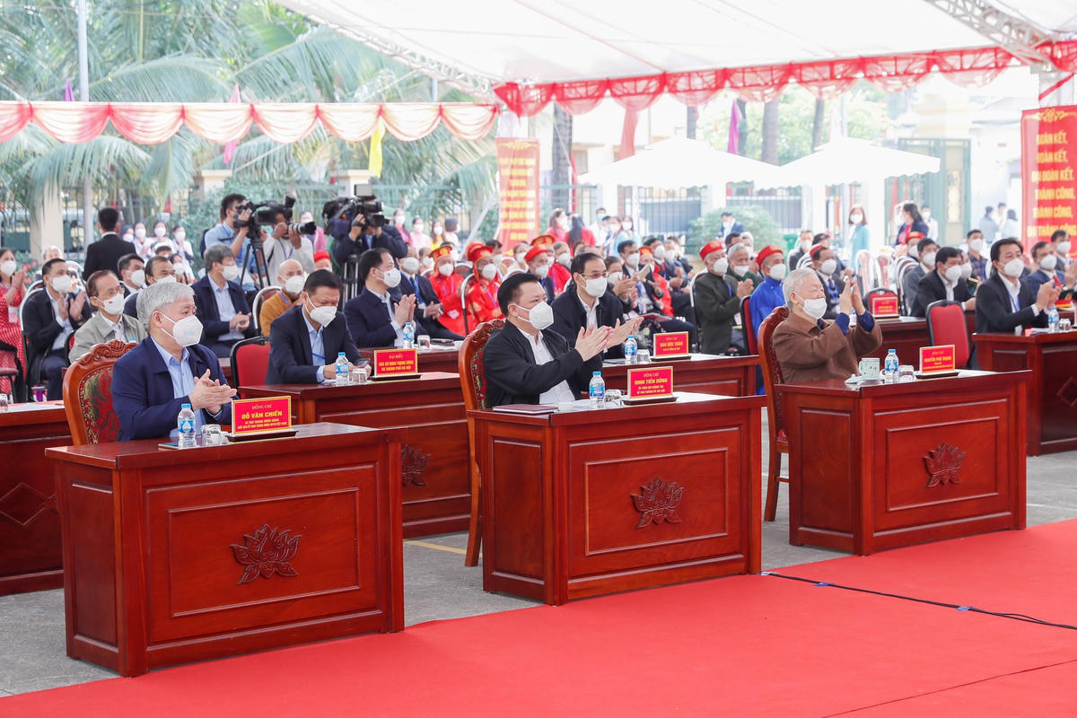 Tổng Bí thư Nguyễn Phú Trọng, Bí thư Thành ủy Hà Nội Đinh Tiến Dũng, Chủ tịch UBTƯ MTTQ Việt Nam Đỗ Văn Chiến dự Ngày hội.