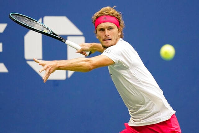 Zverev liên tục thực hiện những cú giao bóng nặng và sâu.  
