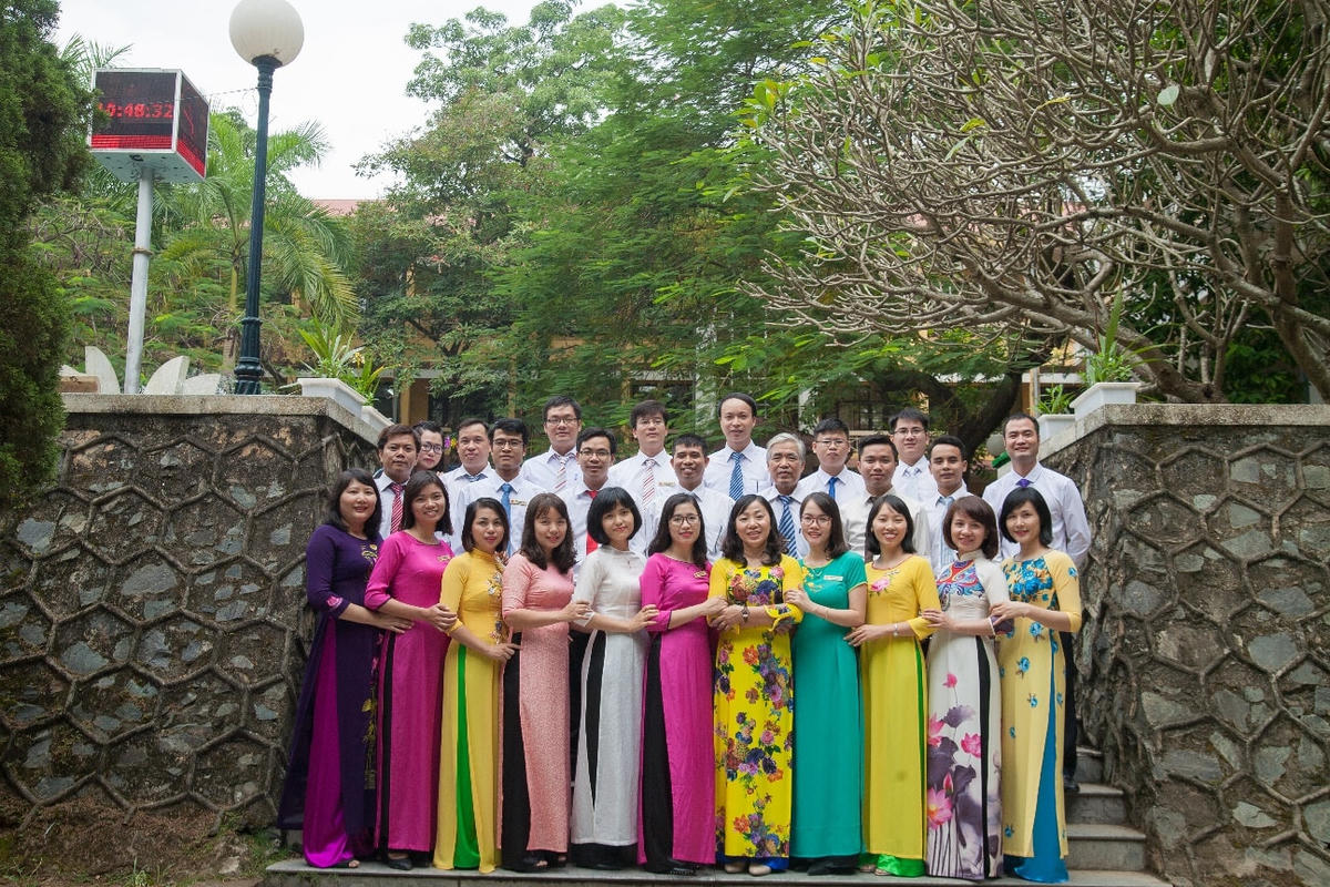 Tập thể cán bộ giảng viên Khoa Hóa học, Trường ĐHSP Hà Nội 2.