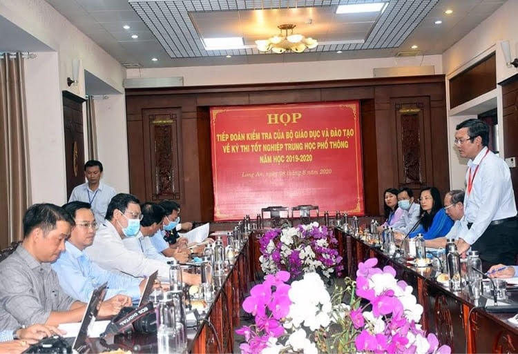 Đoàn công tác Bộ GDĐT làm việc ở Long An