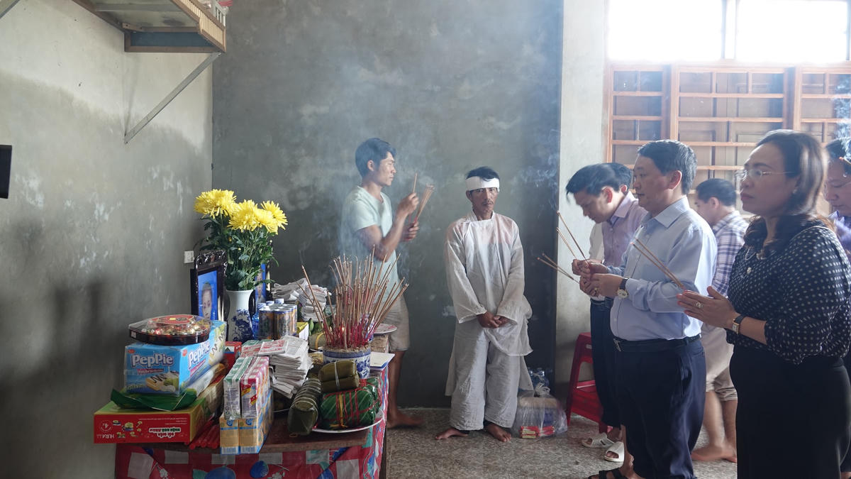 Nỗi đau còn bao trùm lên cả căn nhà của anh Hoàng Văn Đức, ở thôn 3 Thanh Tân, xã Thanh Thuỷ, huyện Lệ Thuỷ.