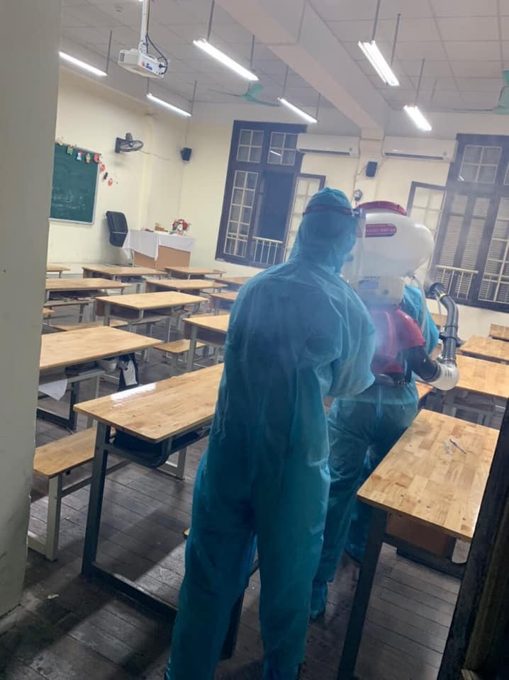 Công tác phun khủ khuẩn diễn ra toàn trường. (Nguồn: Trường THPT Phan Đình Phùng).