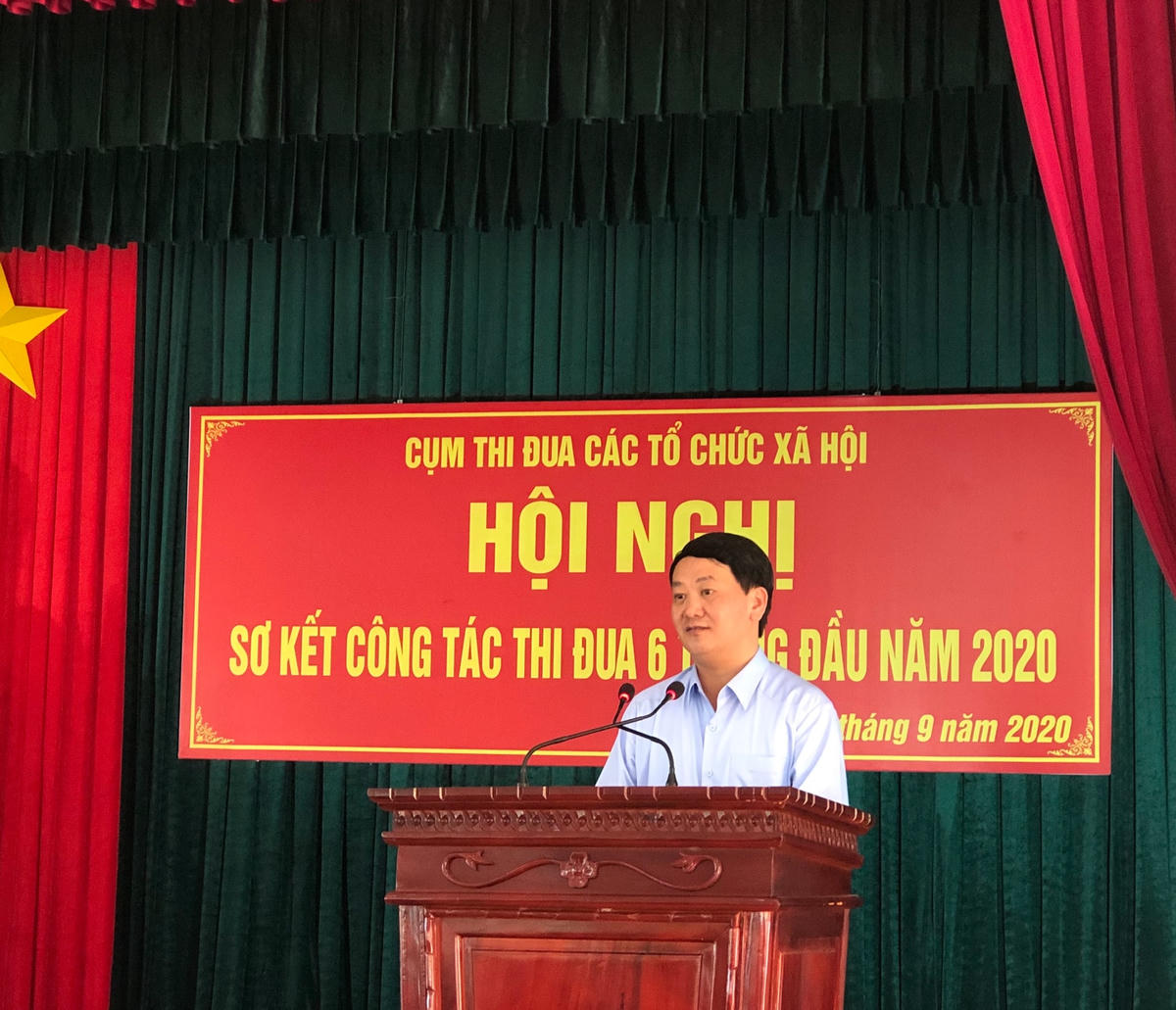 Phó Chủ tịch - Tổng Thư ký Hầu A Lềnh phát biểu tại hội nghị.