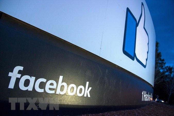 Biểu tượng Facebook tại trụ sở ở Menlo Park, California, Mỹ. (Ảnh: AFP/TTXVN).