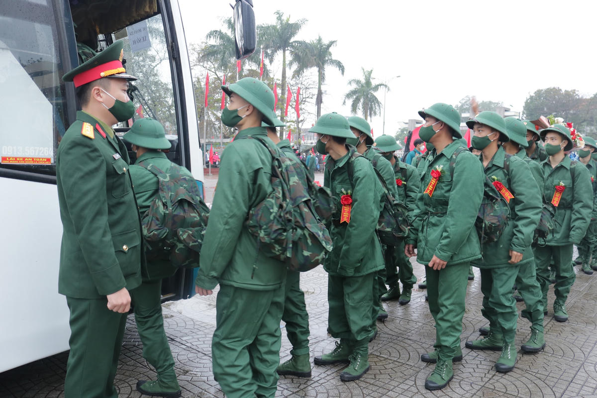 Tân binh lên đường thực hiện nghĩa vụ.