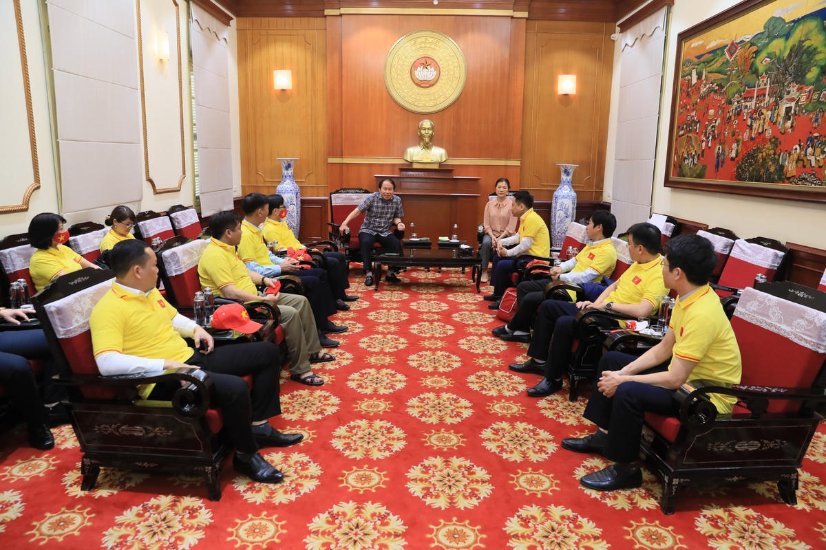 Quang cảnh buổi gặp. Ảnh: Quang Vinh.