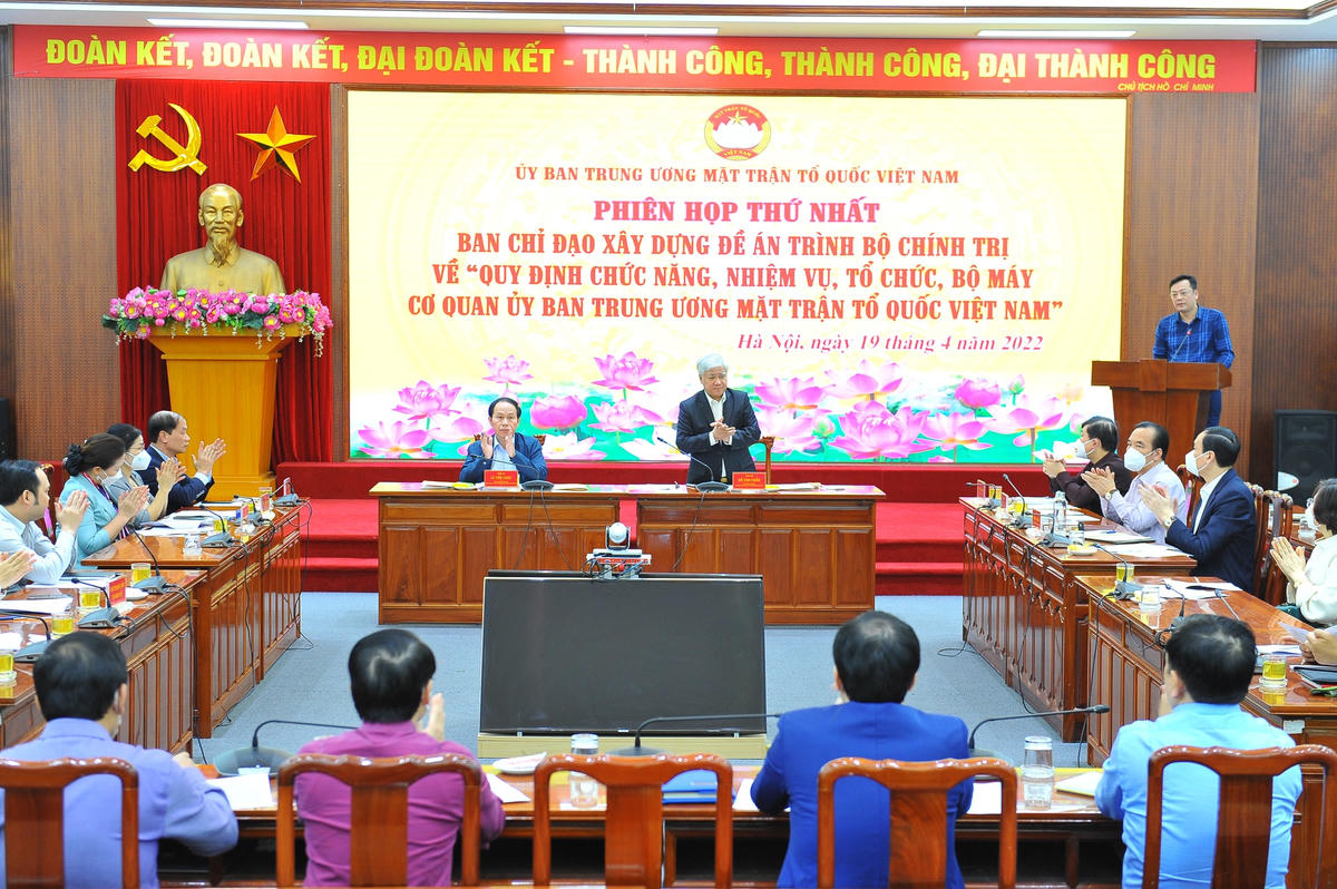Quang cảnh phiên họp