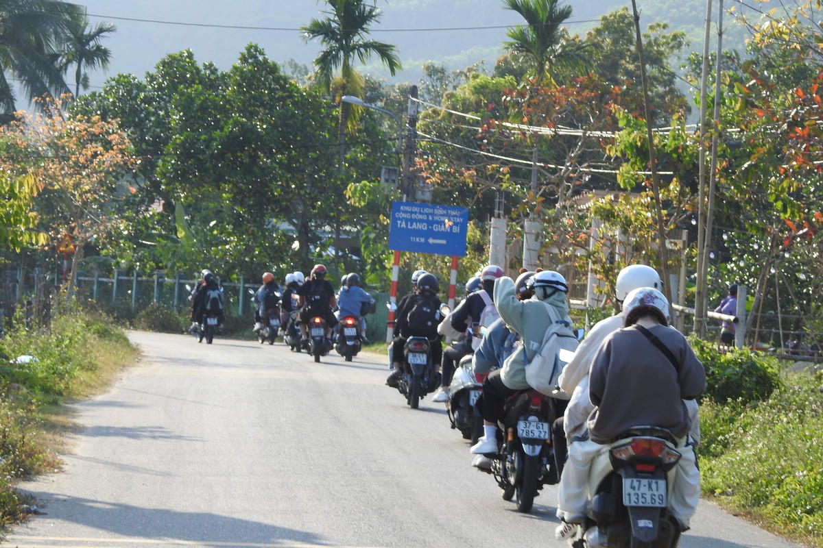 Rất nhiều đoàn khách tìm đến nghỉ ngơi ở homestay của A Lăng Như tại thôn Giàn Bí.Ảnh Thanh Tùng