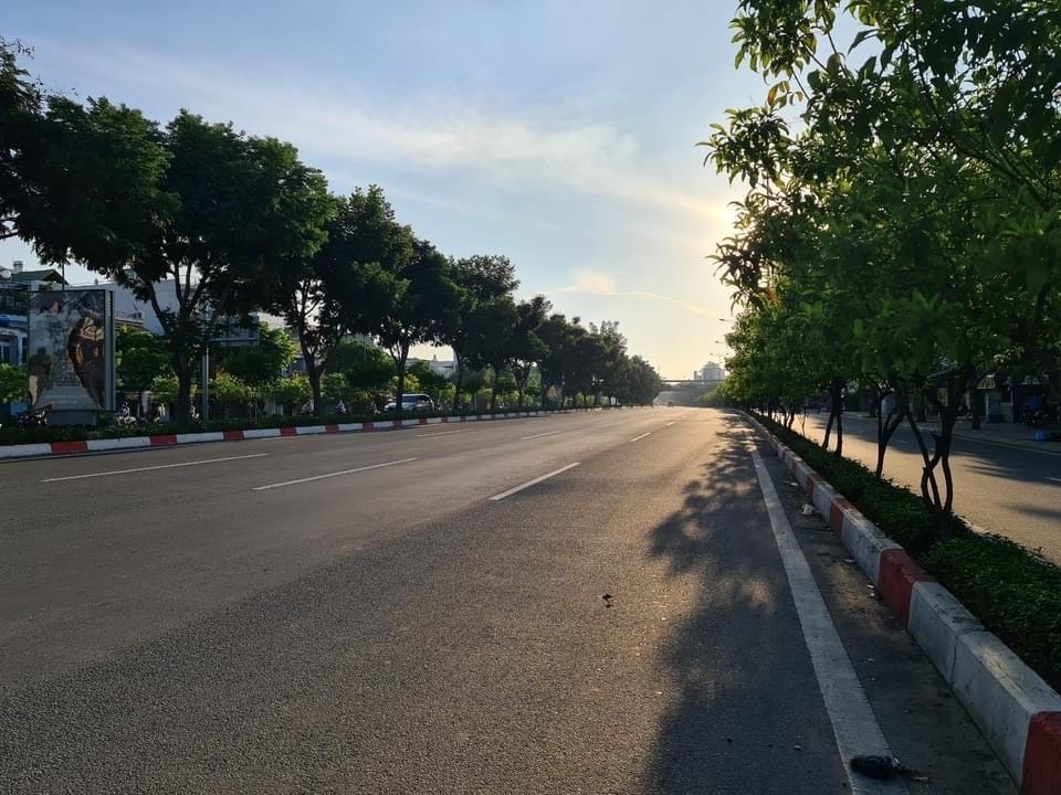 Đường Phạm Văn Đồng trưa nay.