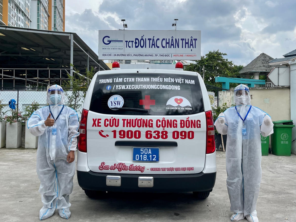 Xe cứu thương cộng đồng hỗ trợ F0 đi điều trị khi trở nặng. 