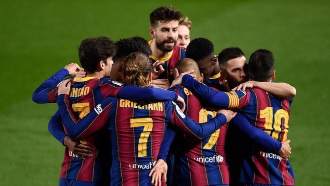 Barcelona dọa kiện các ngôi sao của CLB nếu không giảm lương.