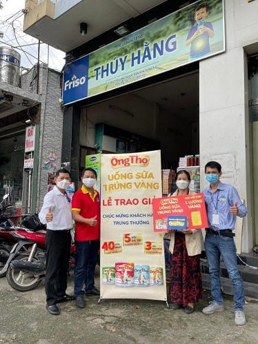 Chị Ngọc Nguyệt - Biên Hòa, Đồng Nai cũng vui mừng nhận giải đặc biệt – 1 lượng vàng.