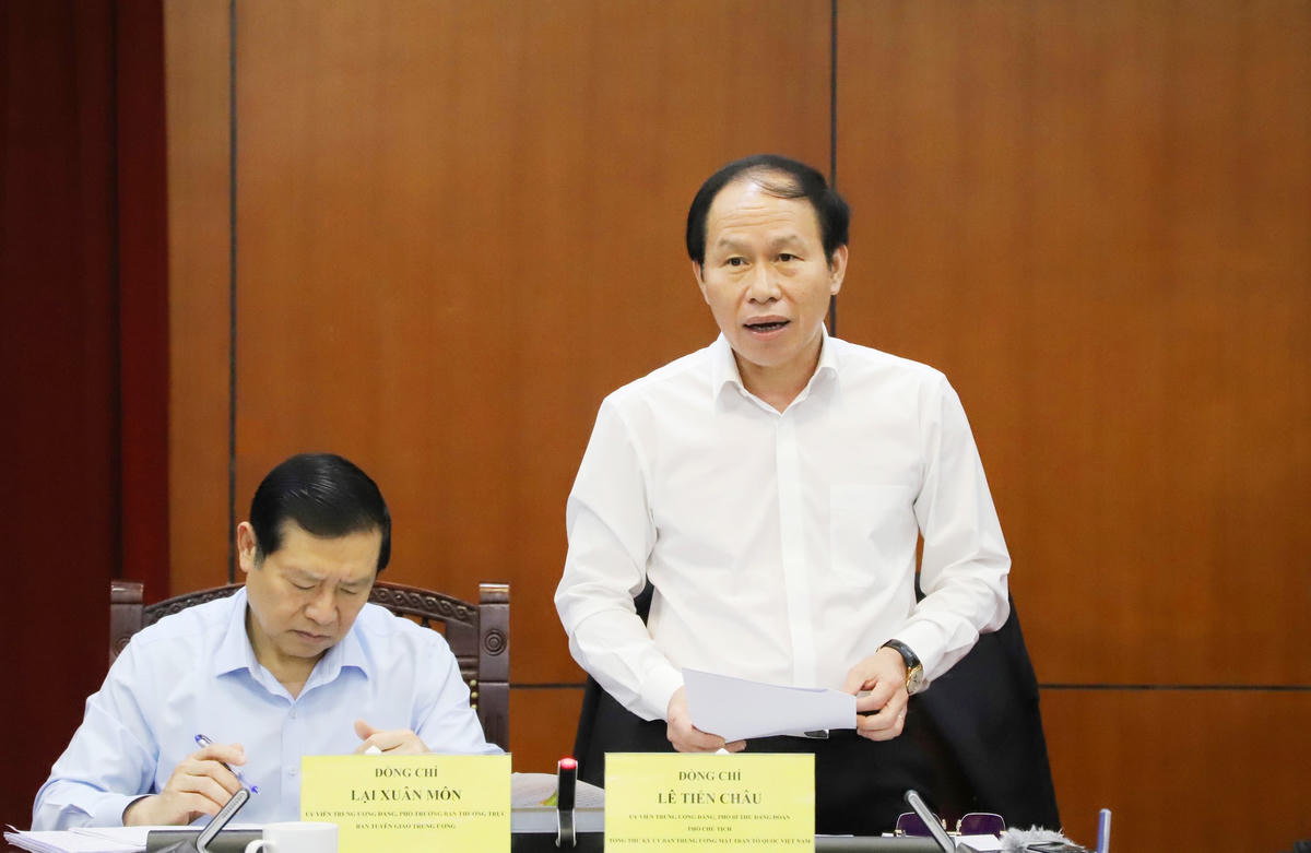 Phó Chủ tịch - Tổng Thư ký Lê Tiến Châu phát biểu tại cuộc làm việc.