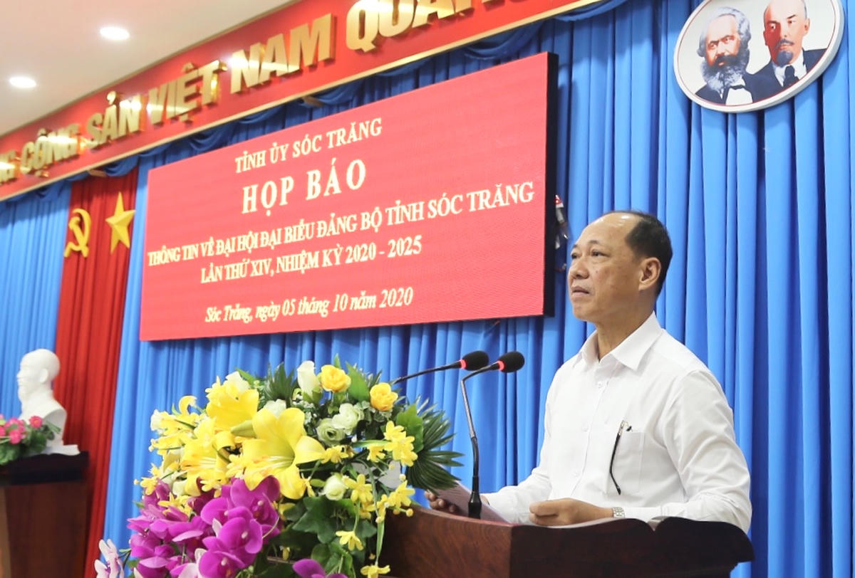 Ông Lâm Tấn Hòa, Trưởng ban Tuyên giáo Tỉnh ủy Sóc Trăng phát biểu tại cuộc họp.