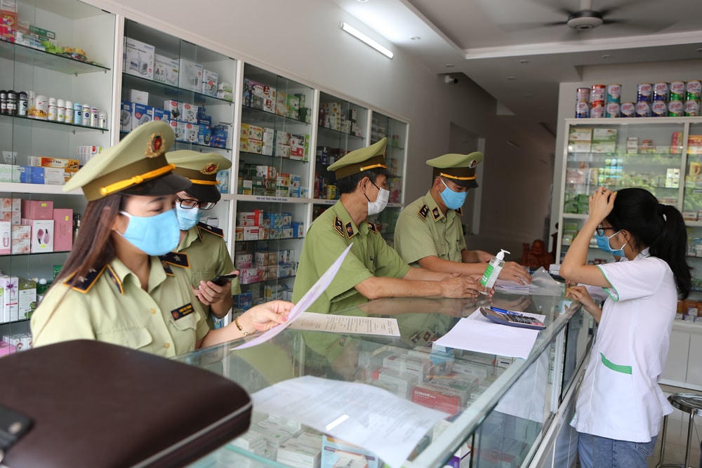 Đoàn kiểm tra Nhà thuốc Thanh Thảo.