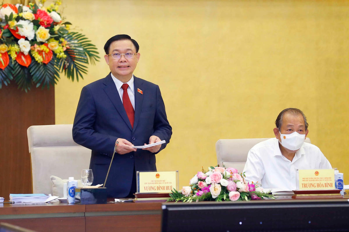 Chủ tịch Quốc hội Vương Dình Huệ phát biểu tại cuộc họp