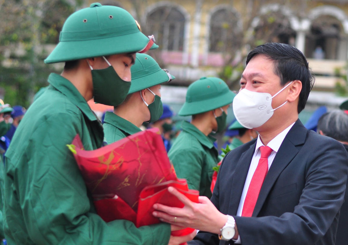 Chủ tịch UBND huyện Bố Trạch mong muốn các tân binh hoàn thành xuất sắc nghĩa vụ được giao.