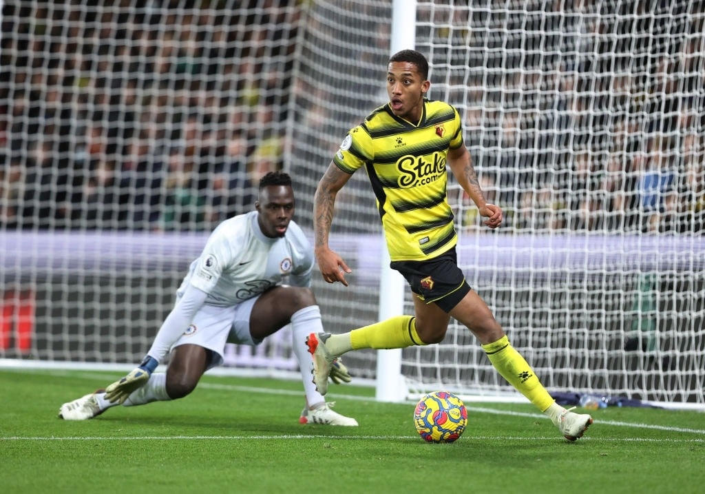 Thắng nhọc trước Watford, Chelsea tiếp tục đứng đầu bảng