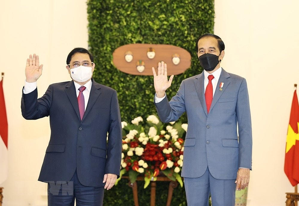 Thủ tướng Phạm Minh Chính và Tổng thống Indonesia Joko Widodo. (Ảnh: Dương Giang/TTXVN).