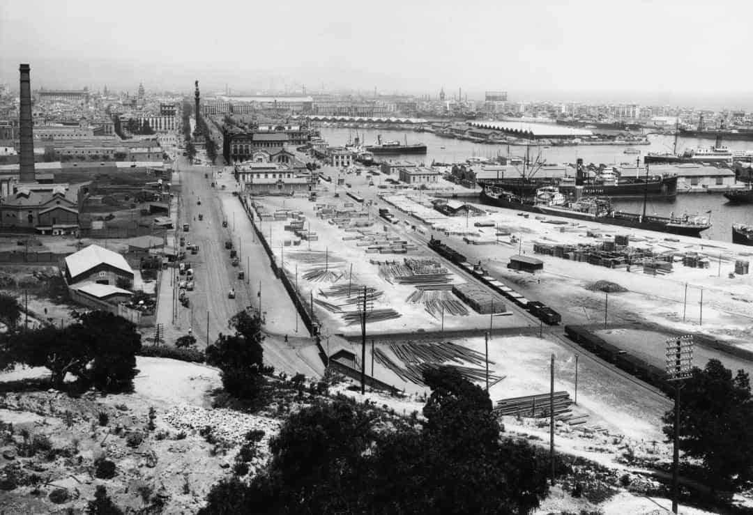 Một thành phố lớn khác của Tây Ban Nha, đây là cảng Barcelona vào năm 1920.  