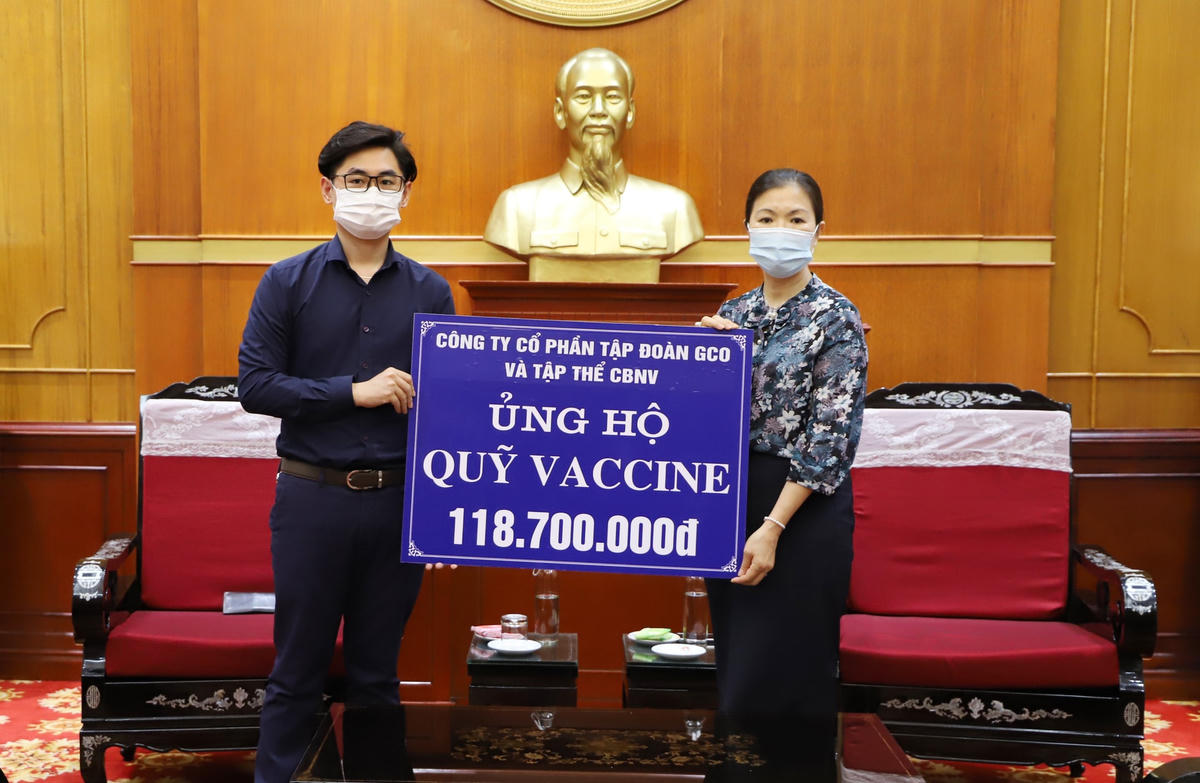 Ủy ban Trung ương MTTQ Việt Nam tiếp nhận ủng hộ từ công ty Cổ phần tập đoàn GCO và Tập thể CBNV.