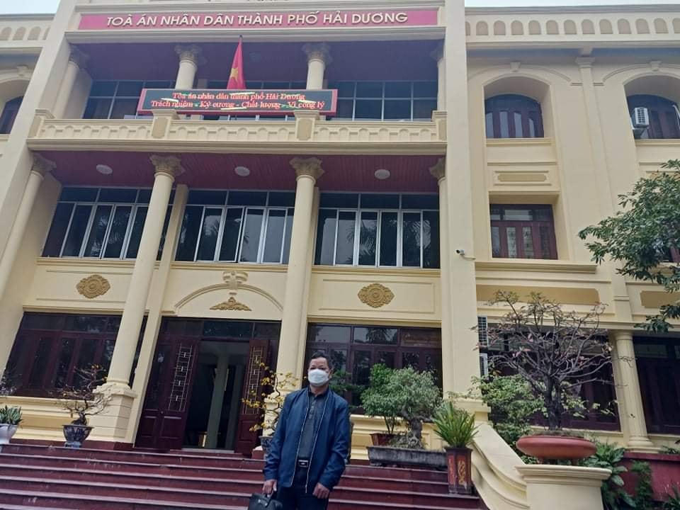 Ông Đào Quang Trường, nguyên Giám đốc Điện lực TP Hải Dương sau phiên toà được tuyên bồi thường danh dự, tinh thần với số tiền gần 15 triệu đồng.