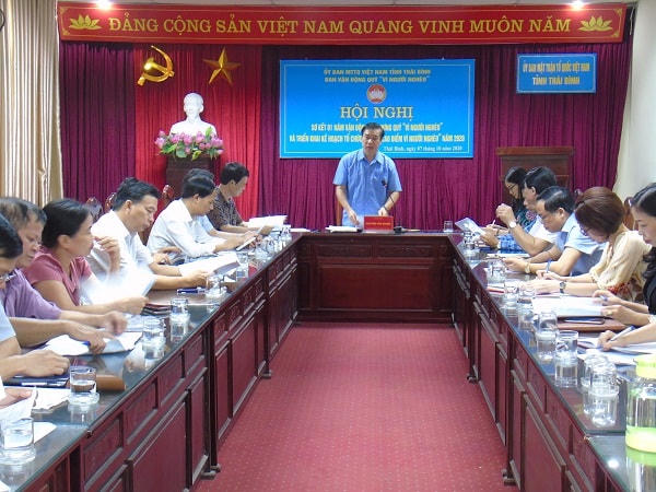 Ông Nguyễn Văn Giang, Chủ tịch Ủy ban MTTQ Việt Nam tỉnh Thái Bình chủ trì cuộc họp.