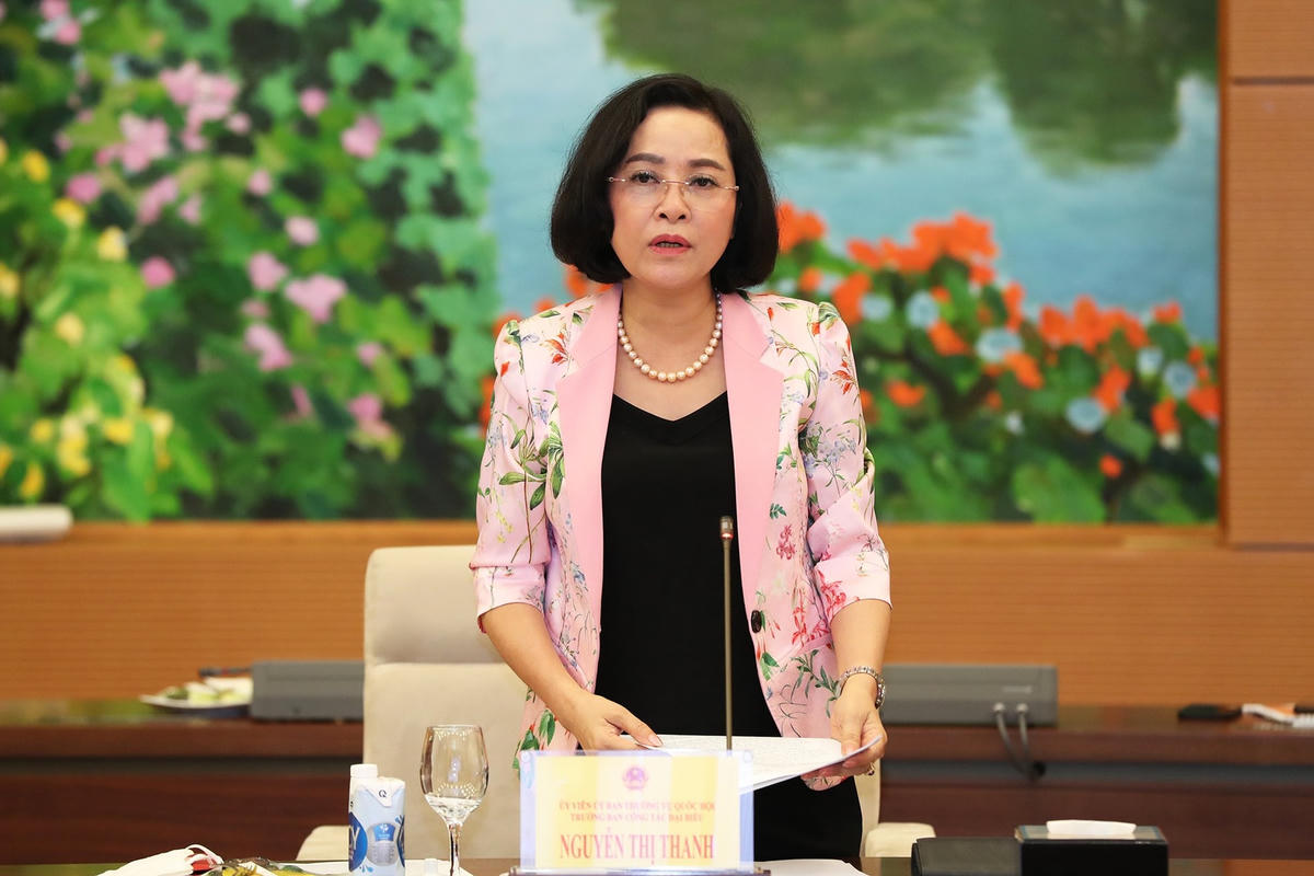 Trưởng ban Công tác đại biểu Nguyễn Thị Thanh báo cáo công tác phối hợp giữa Ủy ban Thường vụ Quốc hội với UBTƯ MTTQ Việt Nam trong công tác bầu cử.