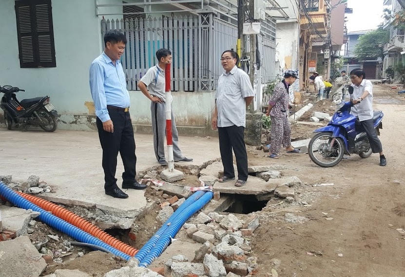 Ban Thanh tra nhân dân phường Việt Hưng (quận Long Biên, Hà Nội) giám sát công trình tại cơ sở.