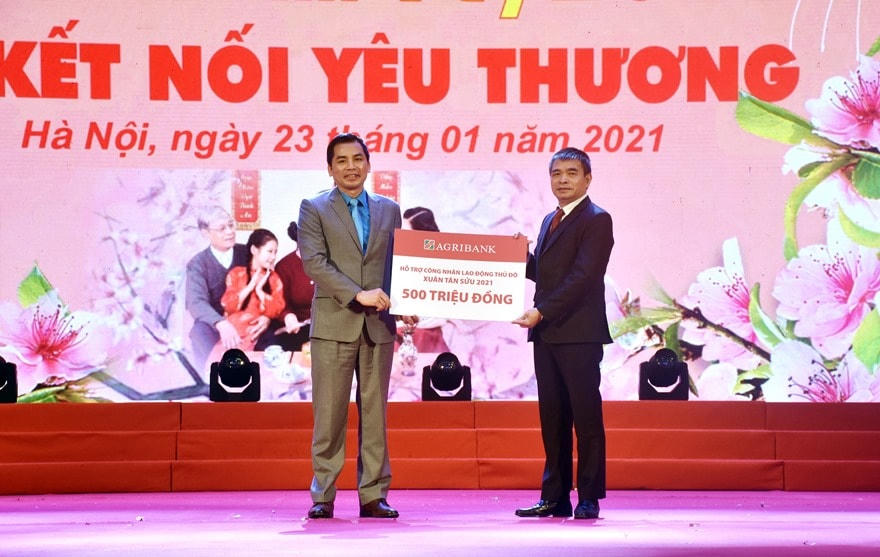 Góp phần mang cái "Tết đoàn viên" đến với công nhân lao động là niềm vui của Agribank mỗi dịp Xuân về.