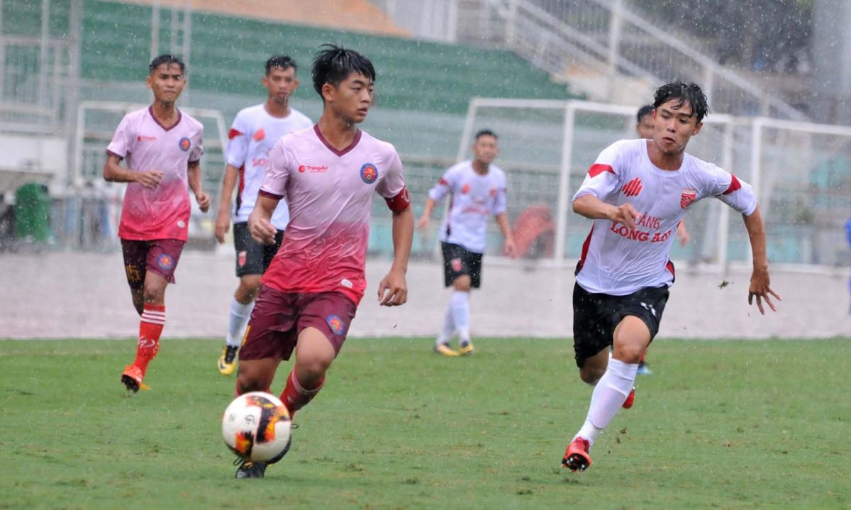 U17 Sài Gòn trong một trận đấu với U17 Long An.