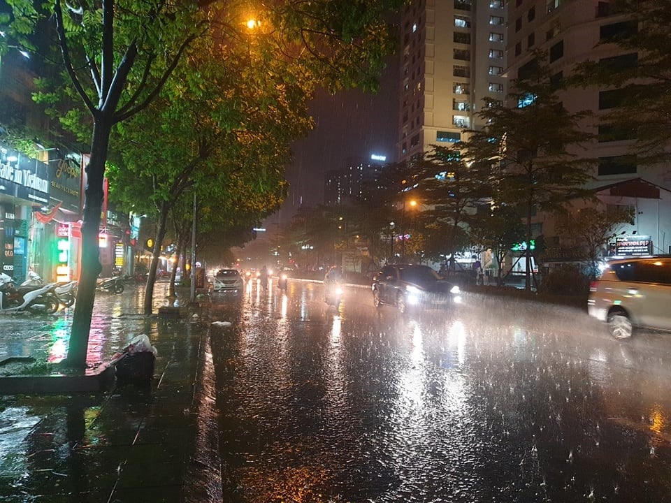 Hà Nội có khả năng xảy ra lốc, sét xảy ra vào chiều tối