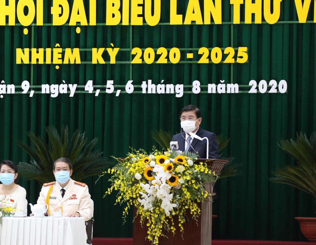 Chủ tịc UBND TP HCM Nguyễn Thành Phong phát biểu chỉ đạo đại hội.