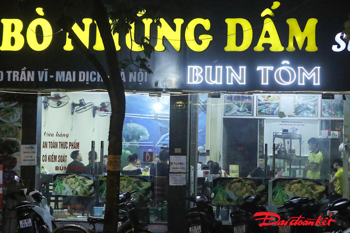 Hà Nội: Nhiều hàng quán phớt lờ chỉ thị phòng, chống dịch