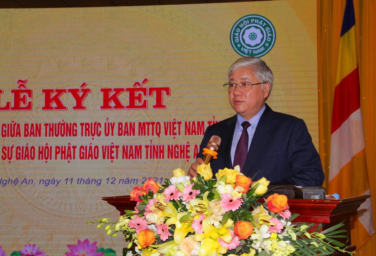 Chủ tịch Đỗ Văn Chiến đánh giá đây là mô hình hoạt động mới trong hoạt động Mặt trận các cấp. Ảnh: Điền Bắc.