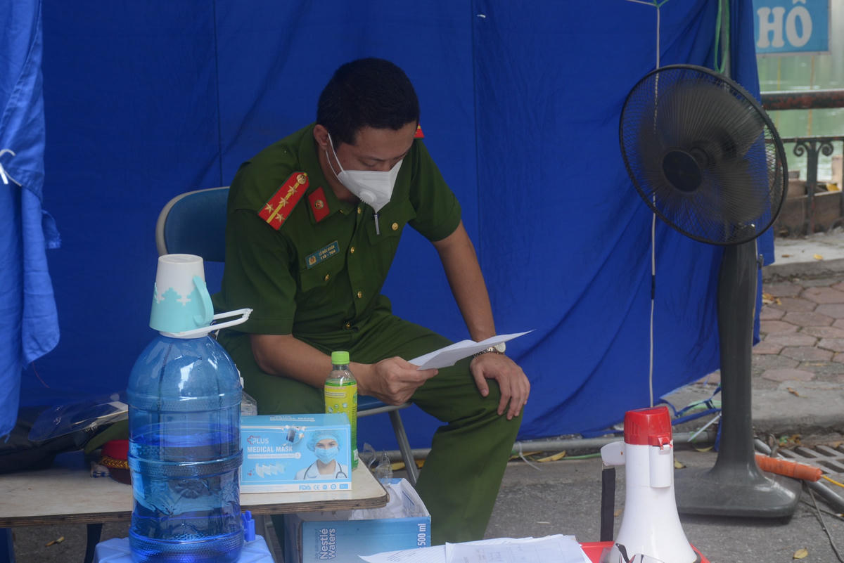 Những điểm chốt cách ly y tế đều sẽ được kiểm soát chặt chẽ bởi lực lượng Công an, dân quân tự vệ, bảo vệ tổ dân phố, nhân viên y tế.