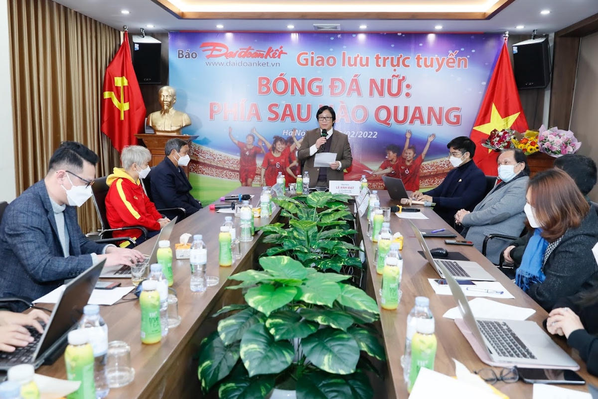 Quyền Tổng Biên tập Báo Đại Đoàn Kết Lê Anh Đạt phát biểu tại buổi tọa đàm trực tuyến, ngày 22/2.