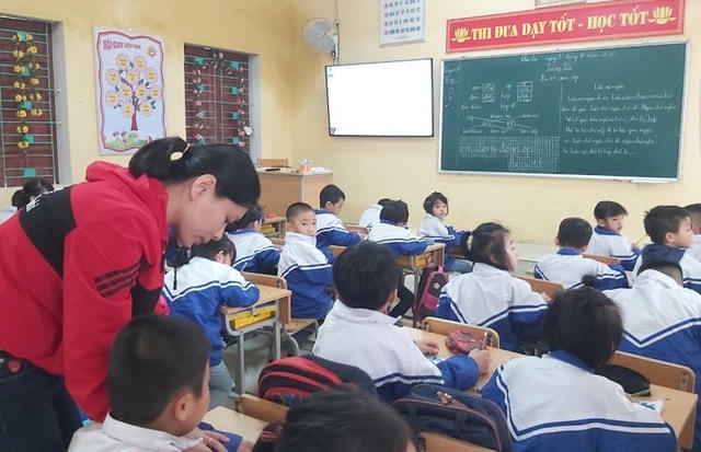 Theo ý kiến của giáo viên trực tiếp đứng lớp, nên đưa ca dao, tục ngữ Việt Nam vào sách giáo khoa lớp 1.  