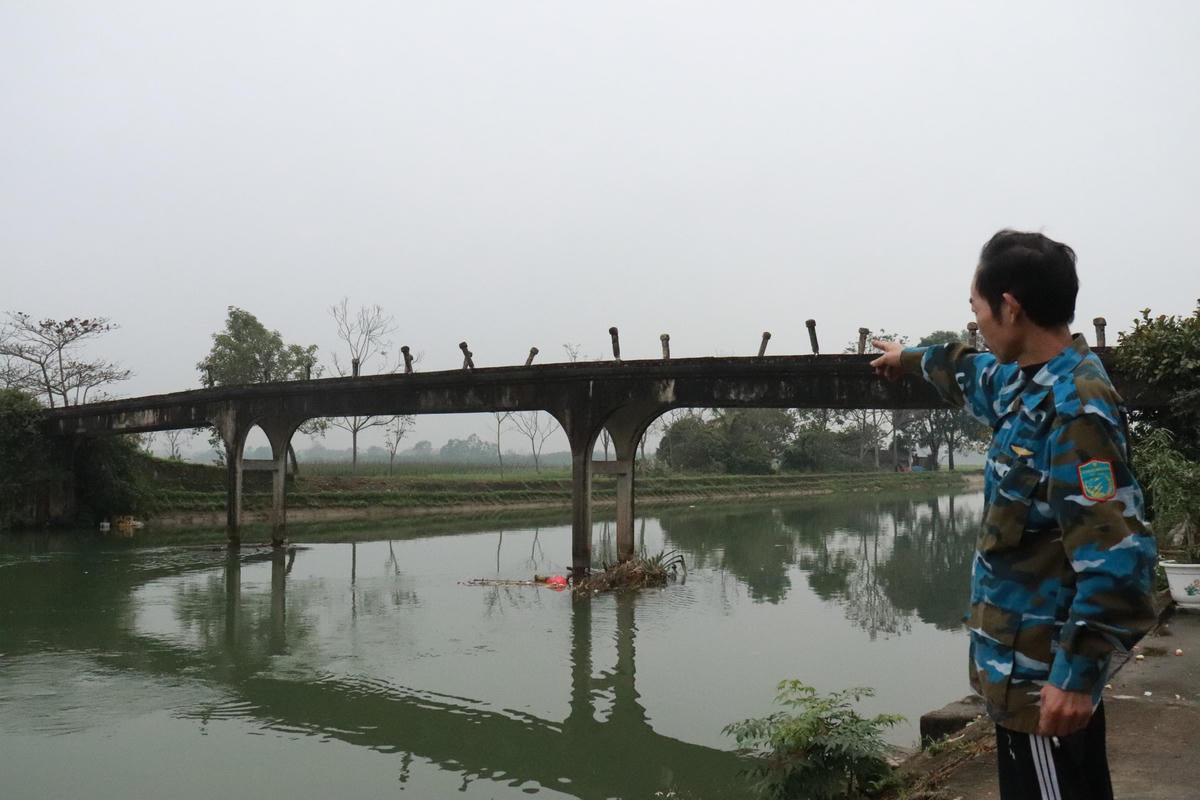 Nếu muốn di chuyển an toàn, người dân phải đi ngược lên cầu Tuy Lai (thuộc xã Xuân Hưng) cách đó khoảng 3 km hoặc xuôi xuống cầu Tân Phúc (xã Thọ Lâm) cách đó khoảng 2 km. Đây là khoảng cách khá xa và sẽ mất nhiều thời gian để di chuyển.