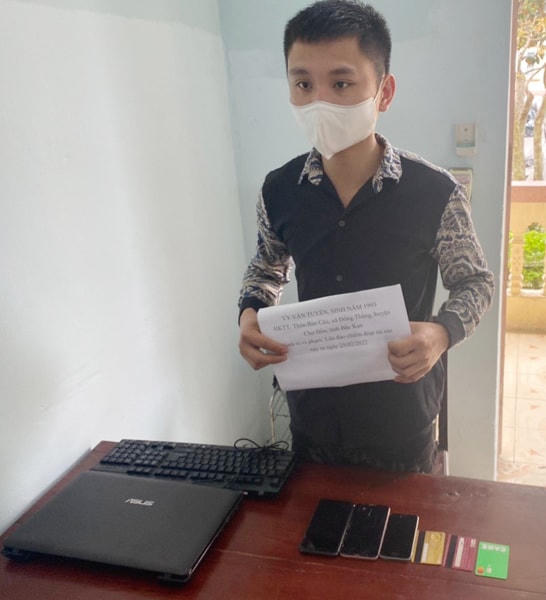 Vy Văn Tuyến lập Facebook ảo, đăng tin bán kit test không giới hạn, từ đó chiếm đoạt hàng trăm triệu đồng.
