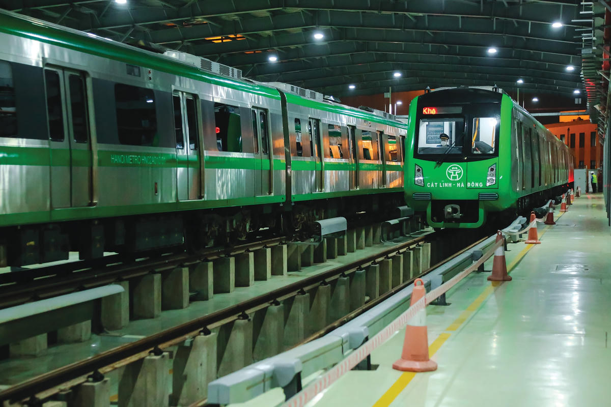 Xuyên đêm bảo dưỡng tàu Cát Linh