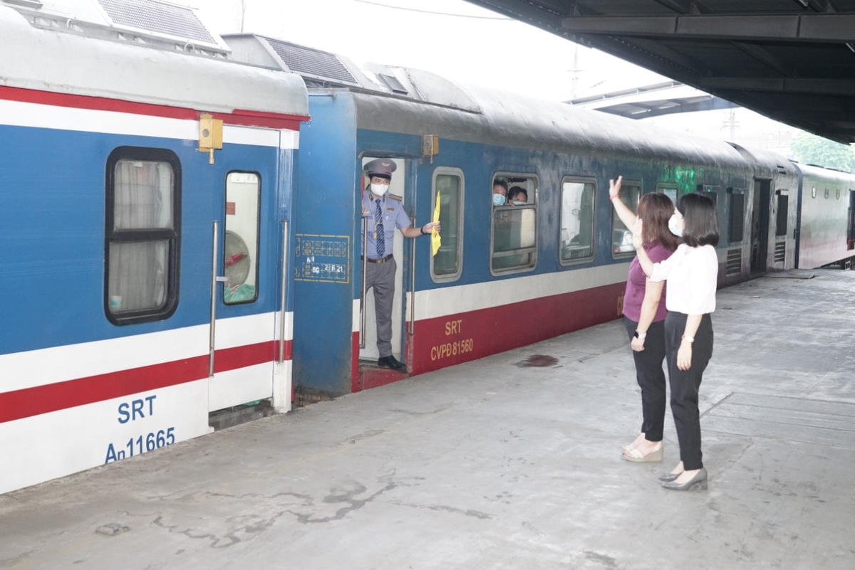 Chuyến tàu chuyển vật tư chi viện TP HCM. Ảnh: Mai Thanh.