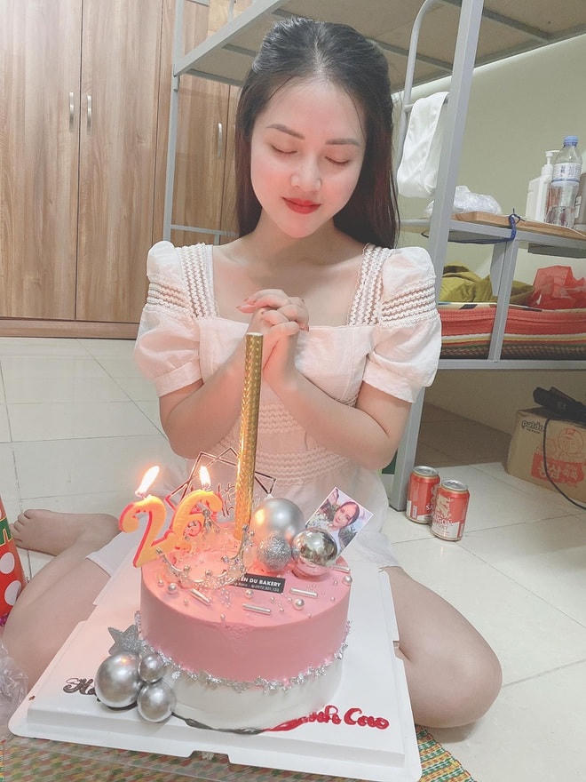 "Không ngại gian khó, luôn luôn cố gắng, mọi thứ đều có thể làm được, chỉ cần mình đủ kiên trì để hoàn thành mục tiêu" là quan điểm sống của Hạnh.  