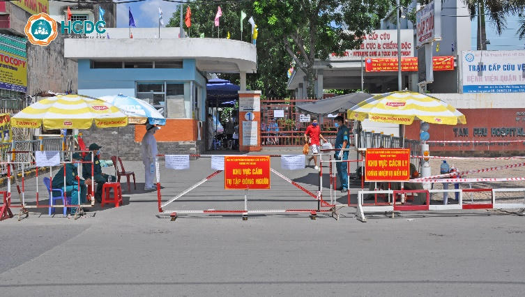 Một số bệnh viện trên địa bàn thành phố phải tạm ngưng hoạt động và truy vết dịch tễ do có ca nhiễm đến khám bệnh.