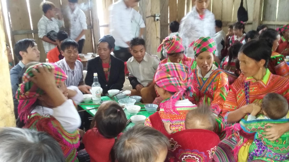 [Ảnh] Lúa chín vàng trên ruộng bậc thang, người Mông mở hội Gầu Tào