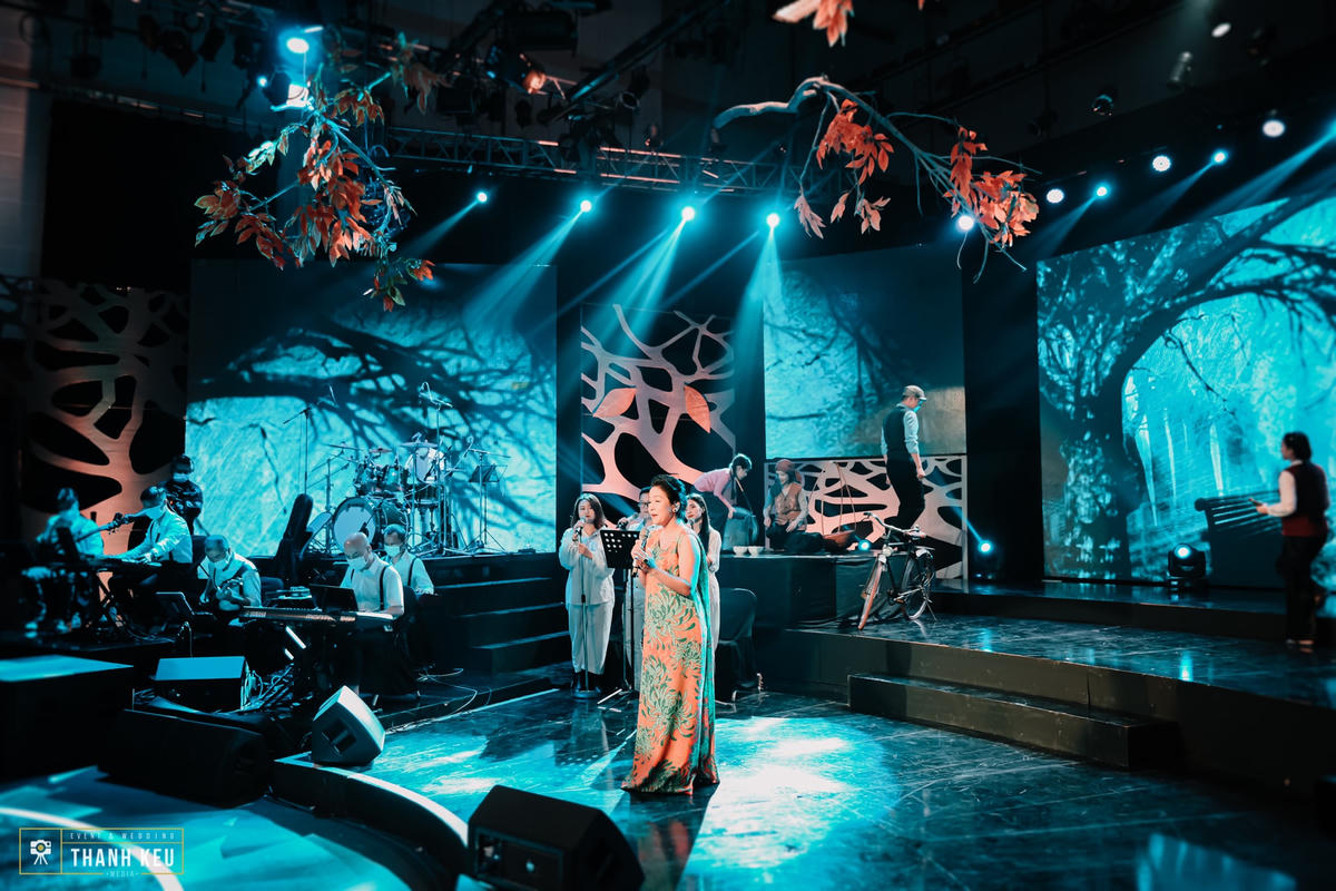 Ca sĩ Mỹ Linh trình bày ca khúc "Nỗi nhớ mùa đông".