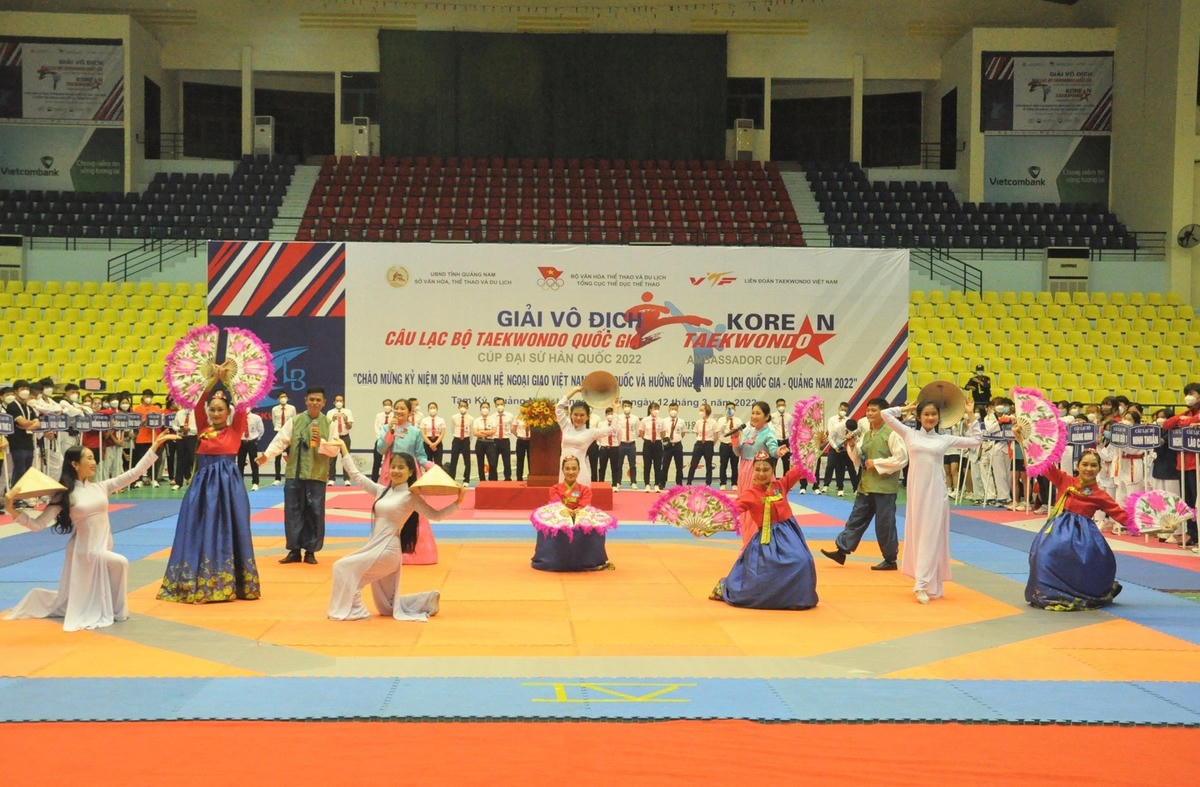 Tiết mục văn nghệ chào mừng giải vô địch các CLB Taekwondo quốc gia.