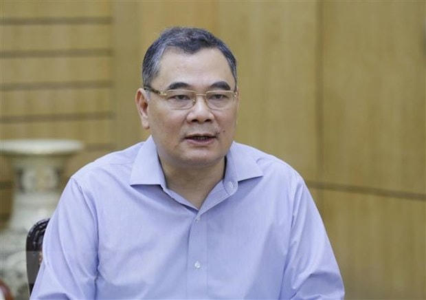 Thiếu tướng Tô Ân Xô, Chánh Văn phòng, Người Phát ngôn của Bộ Công an, trao đổi với phóng viên của Thông tấn xã Việt Nam. (Ảnh: Doãn Tấn/TTXVN).