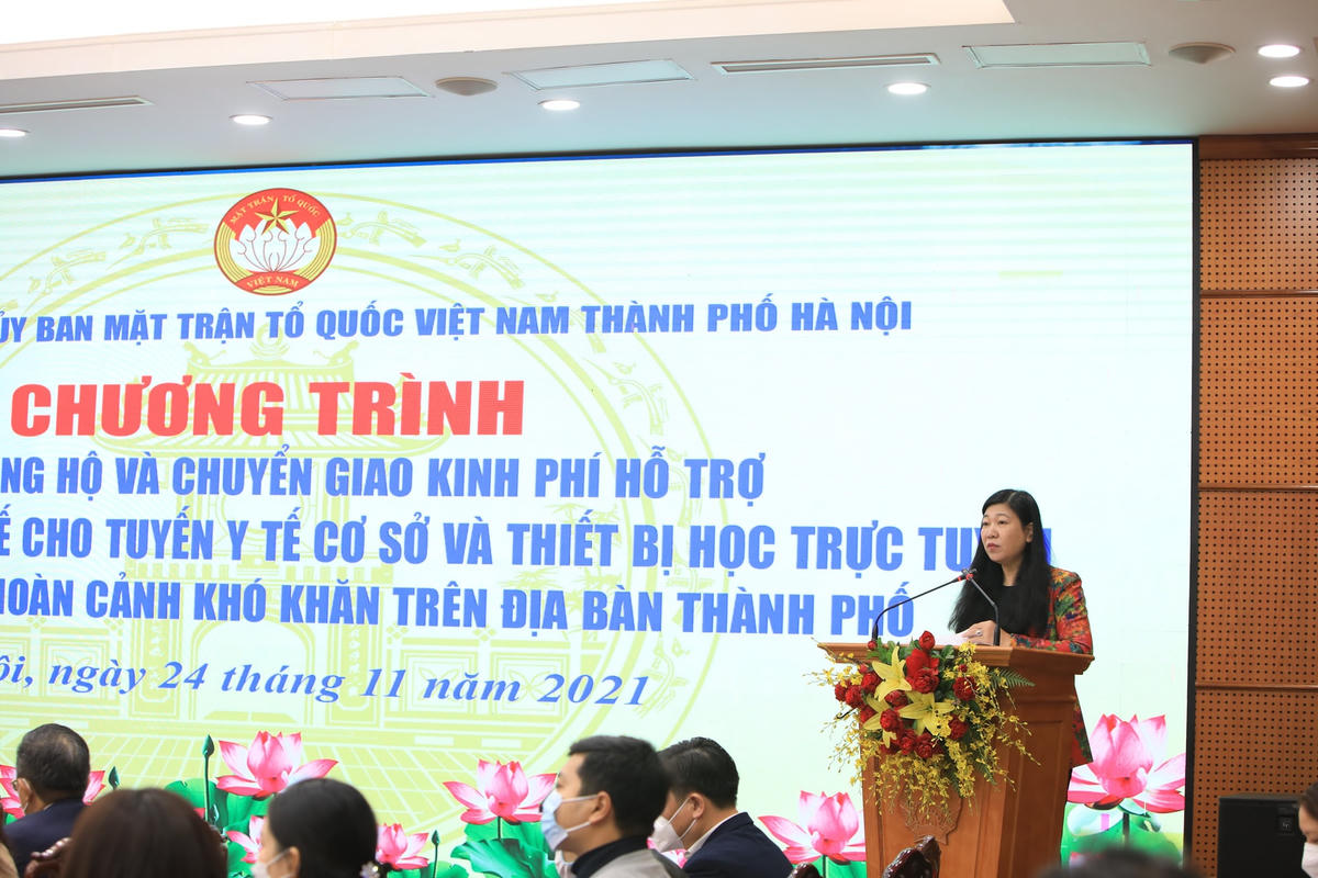 Bà Nguyễn Lan Hương phát biểu tại chương trình. 