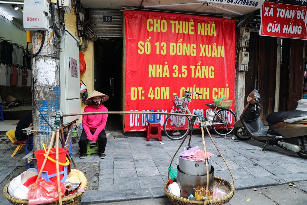 Xuất hiện một số cửa hàng tạm ngừng hoạt động.